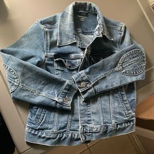 Lightly worn child’s Gap denim jacket.